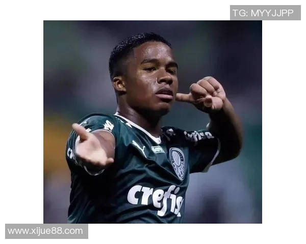 足球明星大衣穿搭解析时尚风潮引领潮流的秘诀与技巧分享